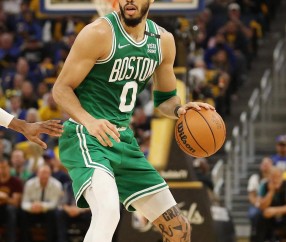 九游游戏app官方下载 - 浓眉哥迎来三赛季高光表现，公牛球迷沸腾！