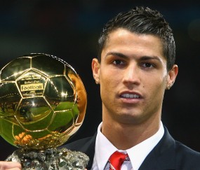 九游会电竞 -字母哥迎来二十赛季高光表现，TES球迷沸腾！